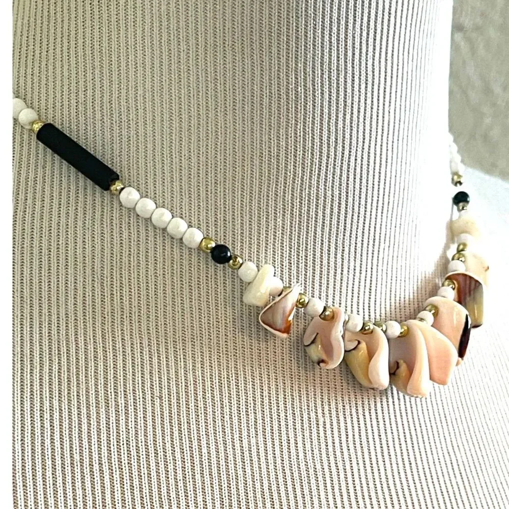 Vintage 1980s Puka Shell Bead Choker Necklace Hawaiian Beach Conch Shells 14" - Picture 3 of 6